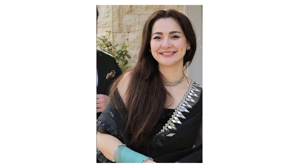 Hania Aamir Biography